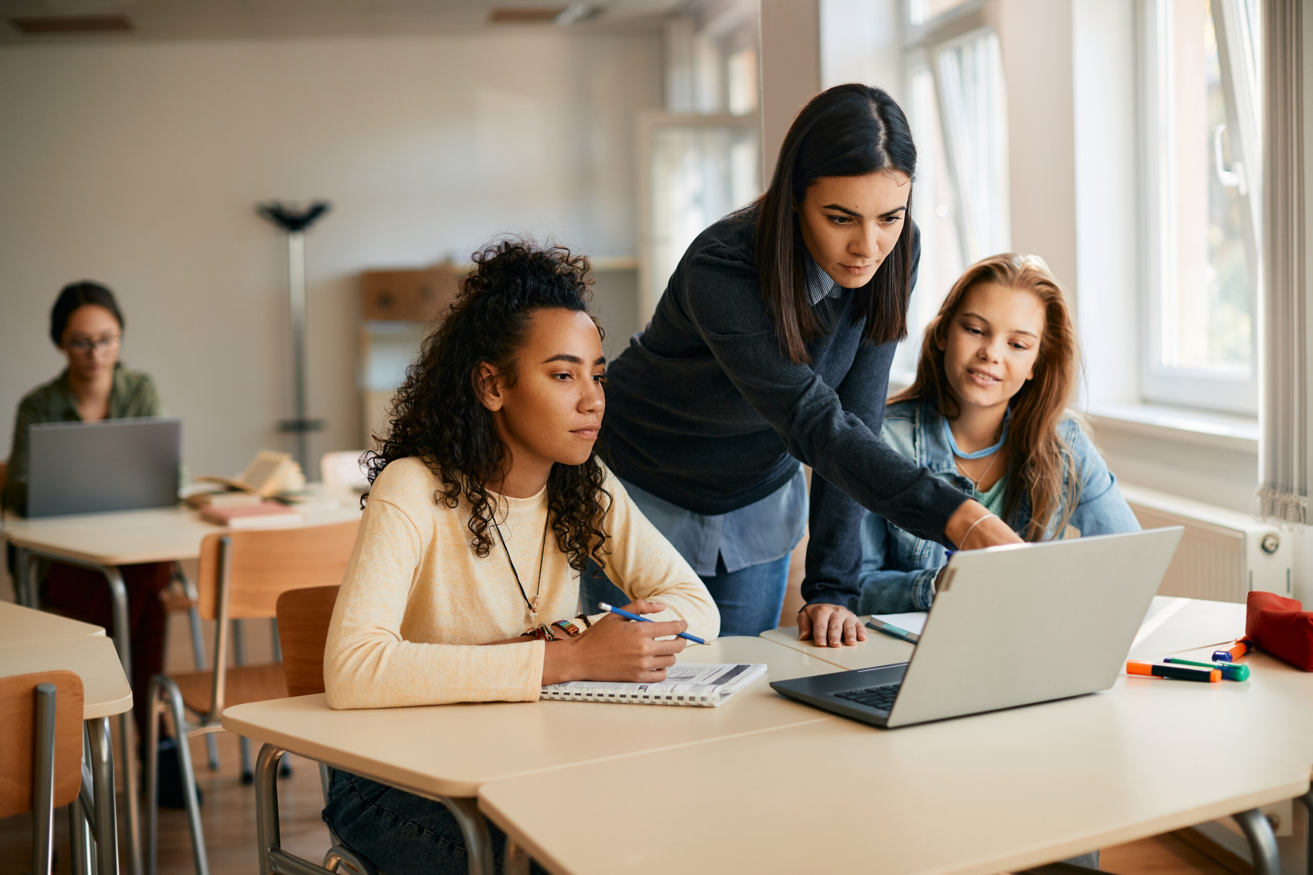 Teacher overlooking device with students